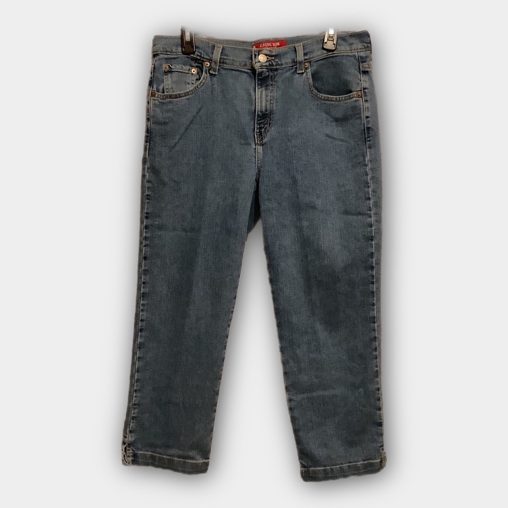 Levi’s Classic Slim Stretch Cropped Mid-Wash Outside Rivets Blue Denim Jeans